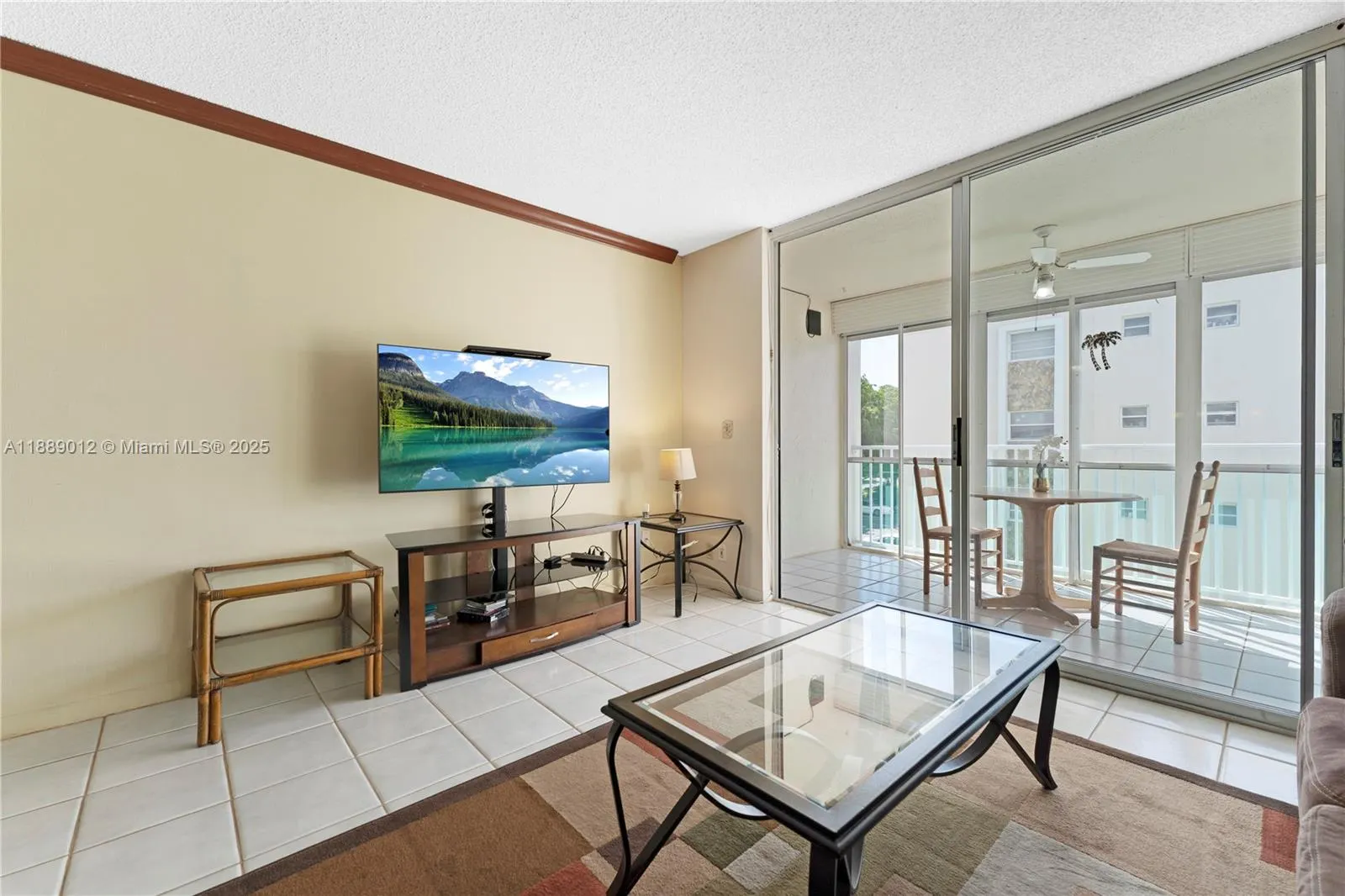 206 SE 10th St, #303