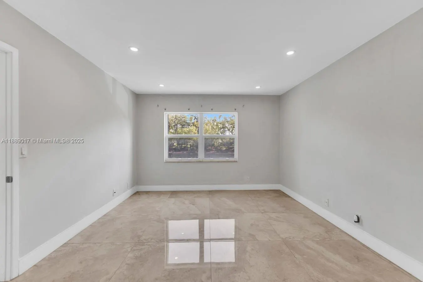 300 Diplomat Pkwy, #204