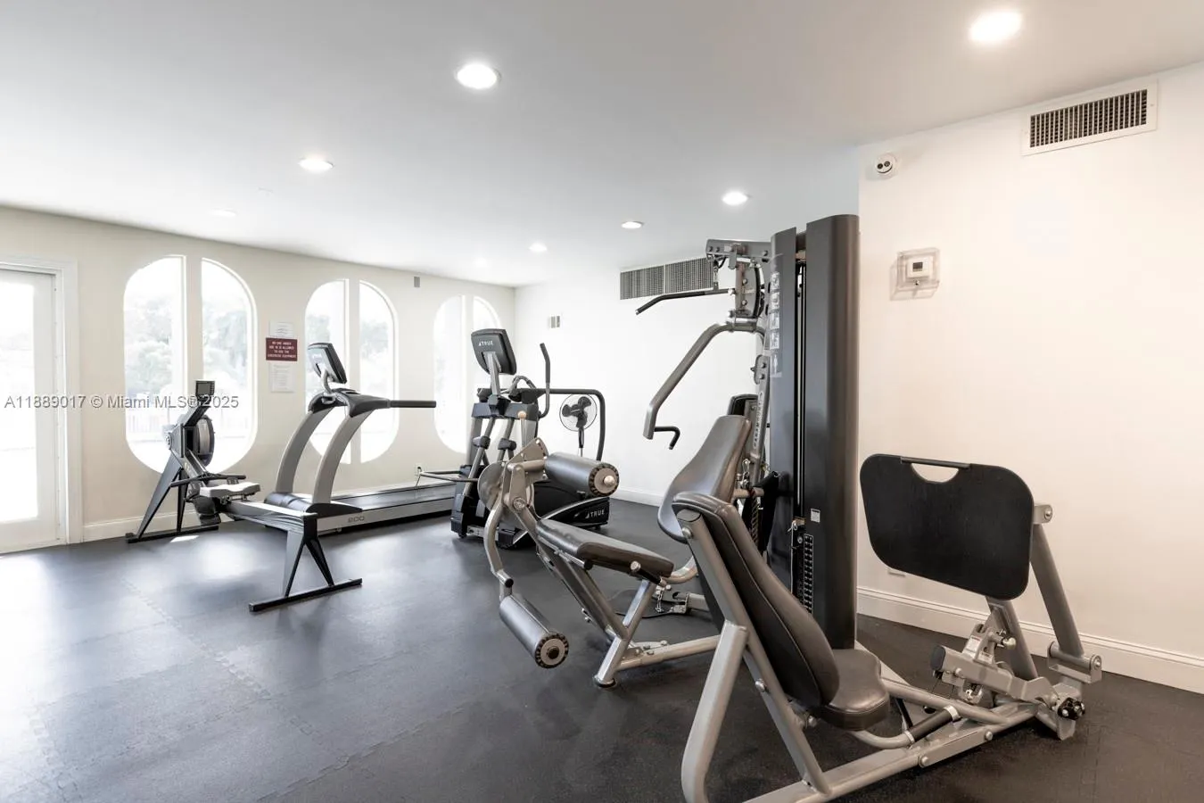 300 Diplomat Pkwy, #204
