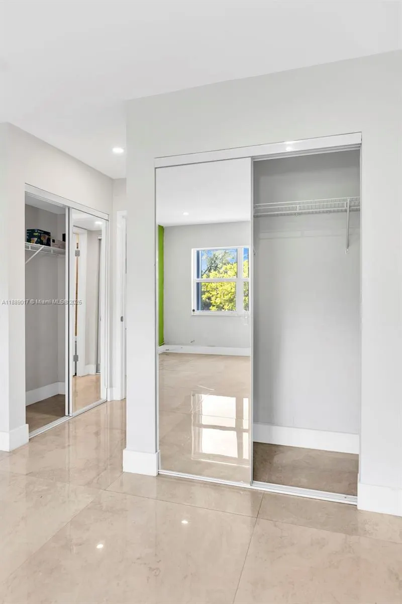 300 Diplomat Pkwy, #204