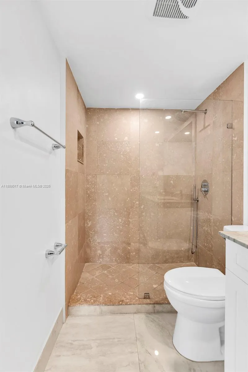 300 Diplomat Pkwy, #204