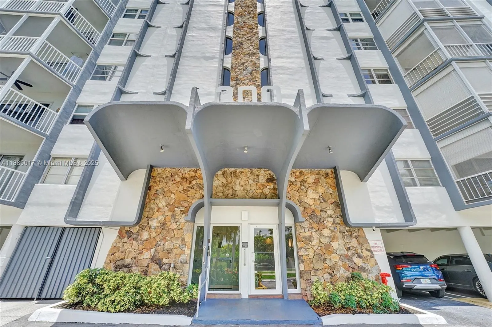 300 Diplomat Pkwy, #204