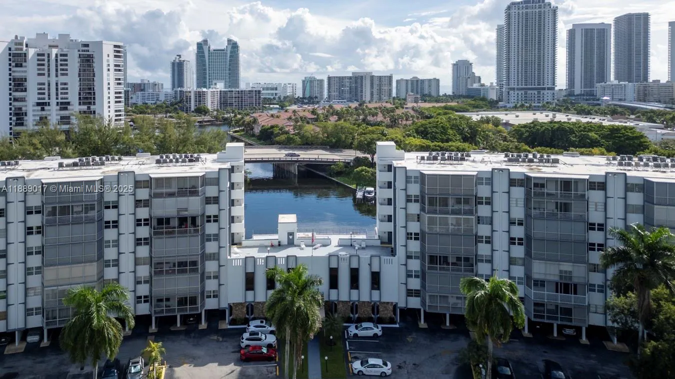 300 Diplomat Pkwy, #204