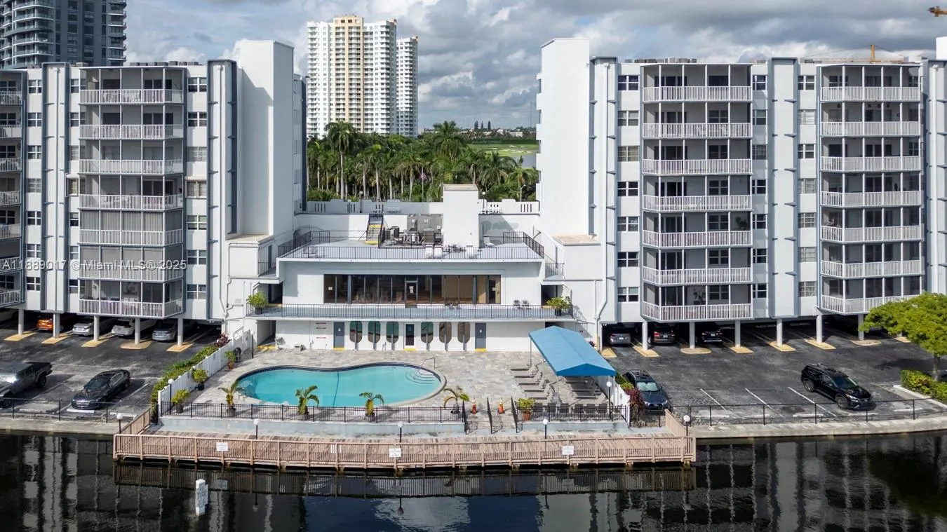 300 Diplomat Pkwy, #204
