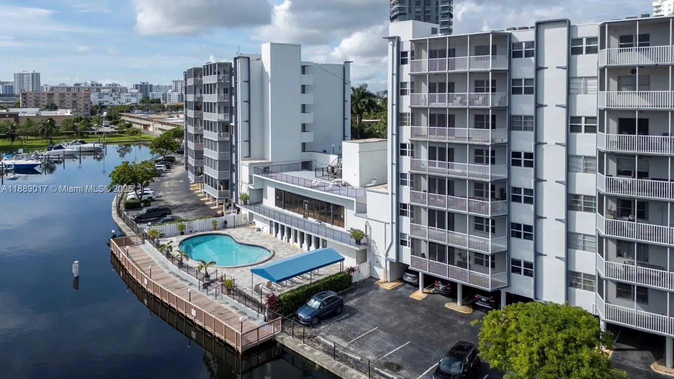 300 Diplomat Pkwy, #204