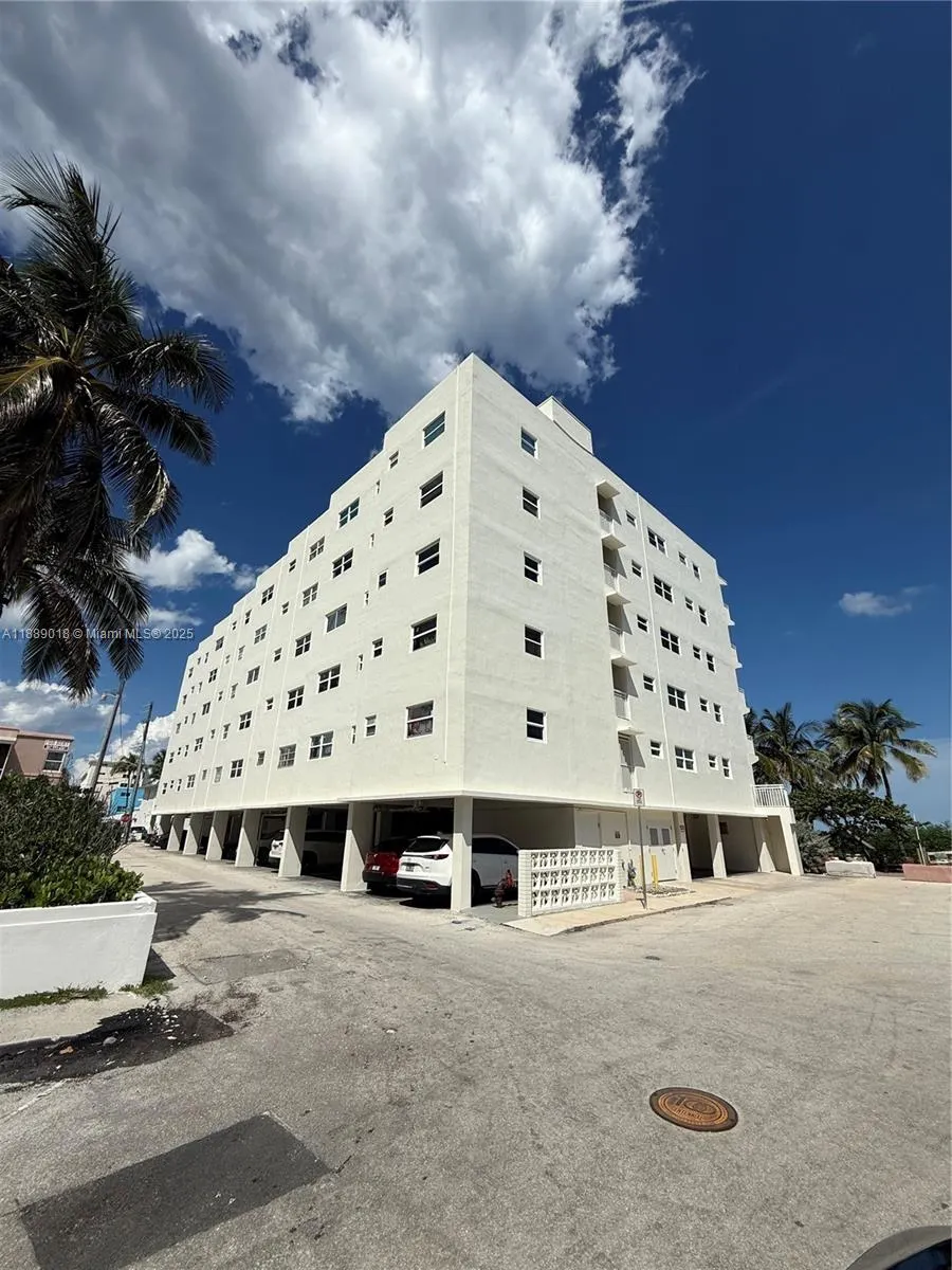 901 S Surf Rd, #306