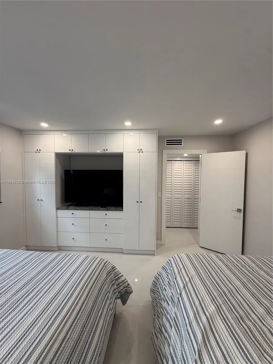 901 S Surf Rd, #306