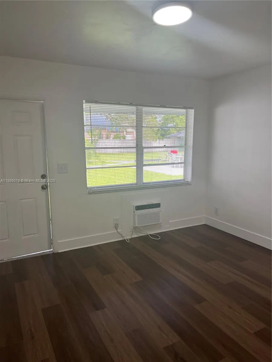 325 NE 2nd St, #3