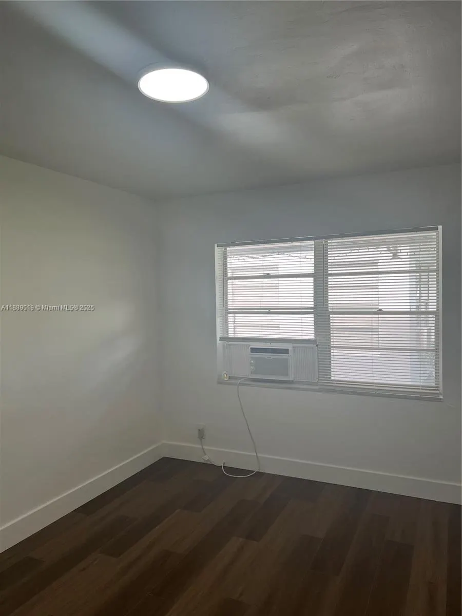 325 NE 2nd St, #3