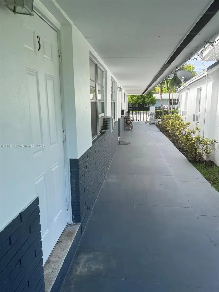 325 NE 2nd St, #3