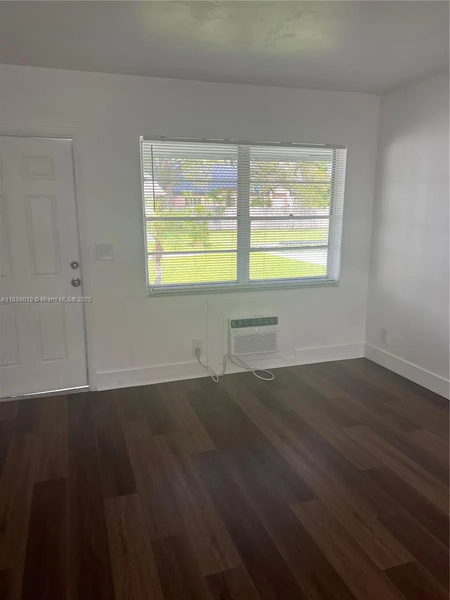 325 NE 2nd St, #3