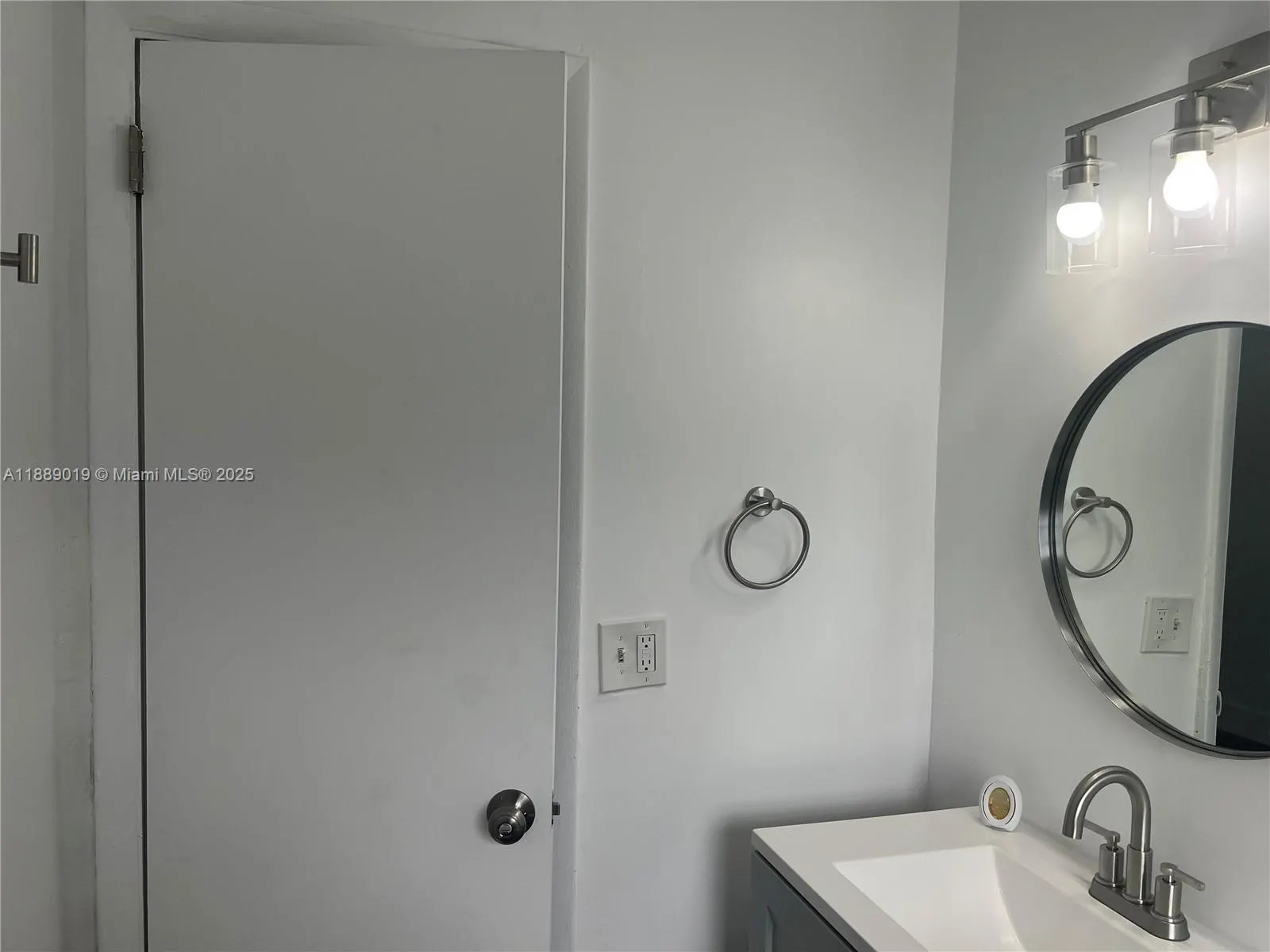 325 NE 2nd St, #3