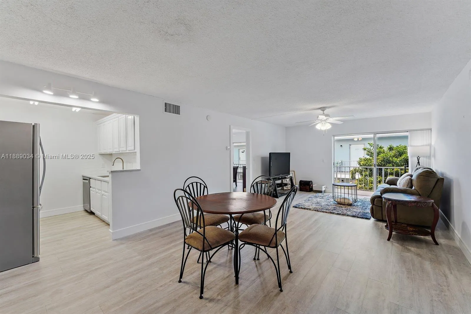 725 Hummingbird Way, #204