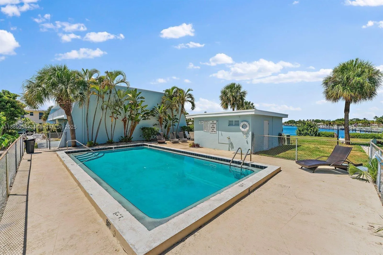 725 Hummingbird Way, #204