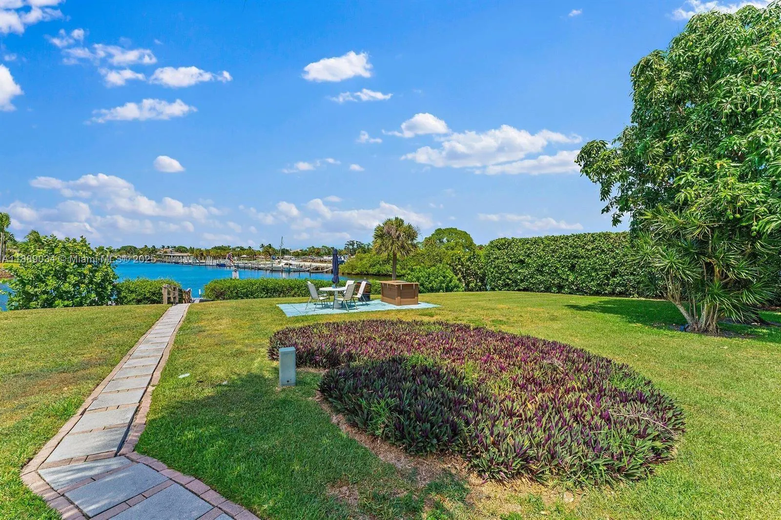 725 Hummingbird Way, #204