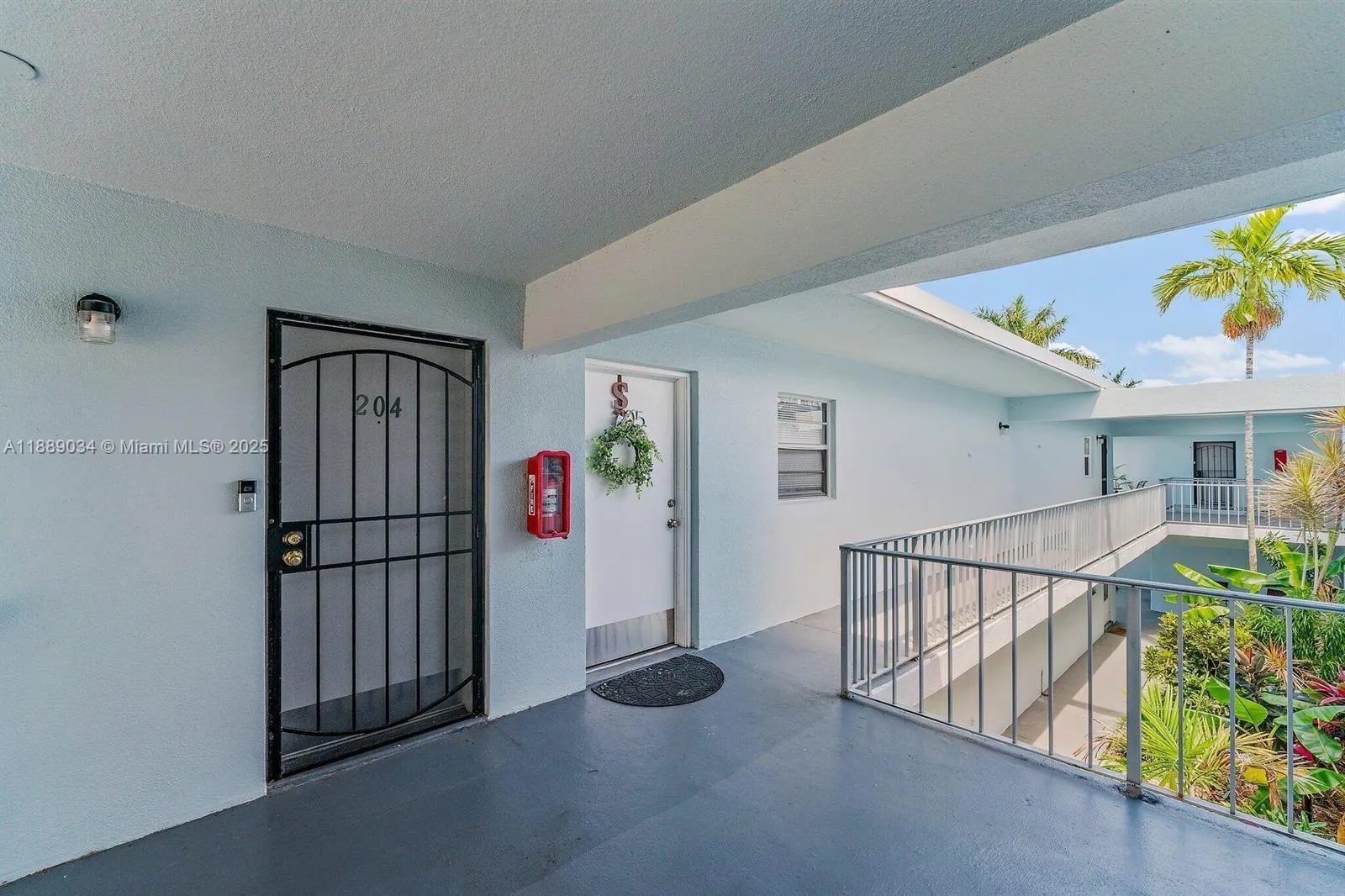 725 Hummingbird Way, #204