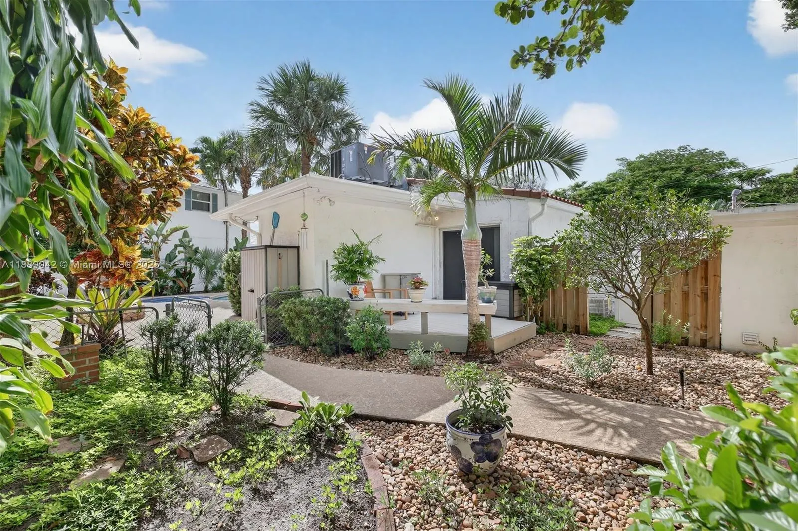 716 Coconut Dr