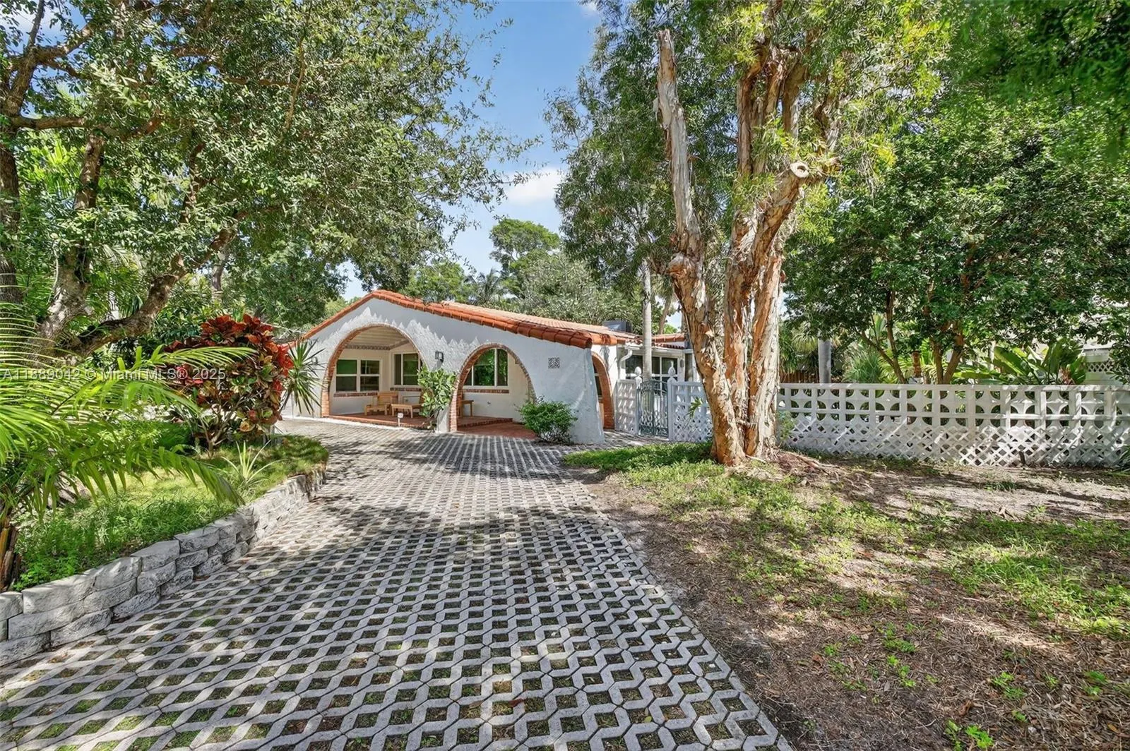 716 Coconut Dr