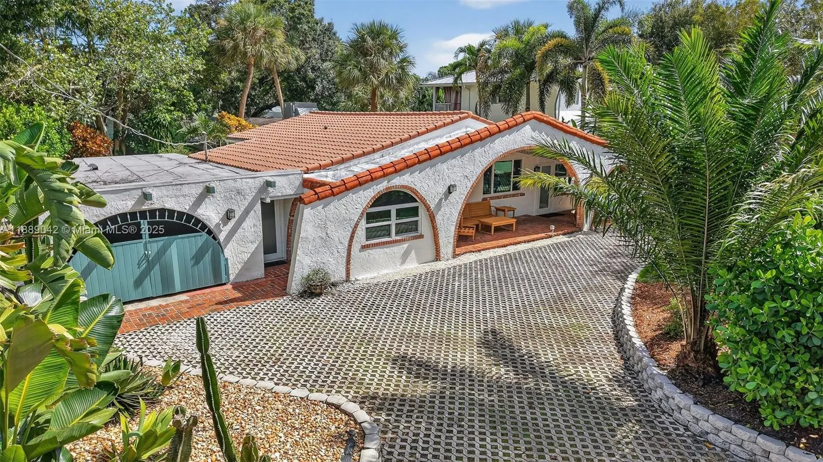 716 Coconut Dr