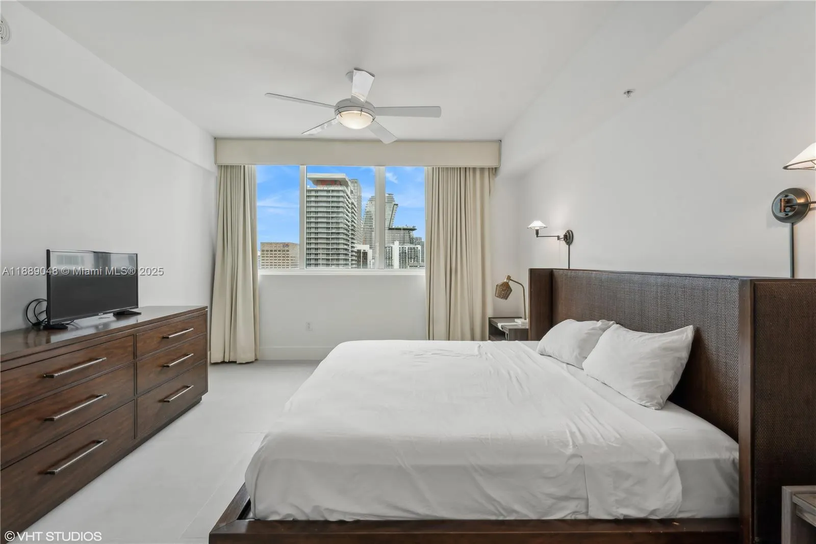 244 Biscayne Blvd, #3903