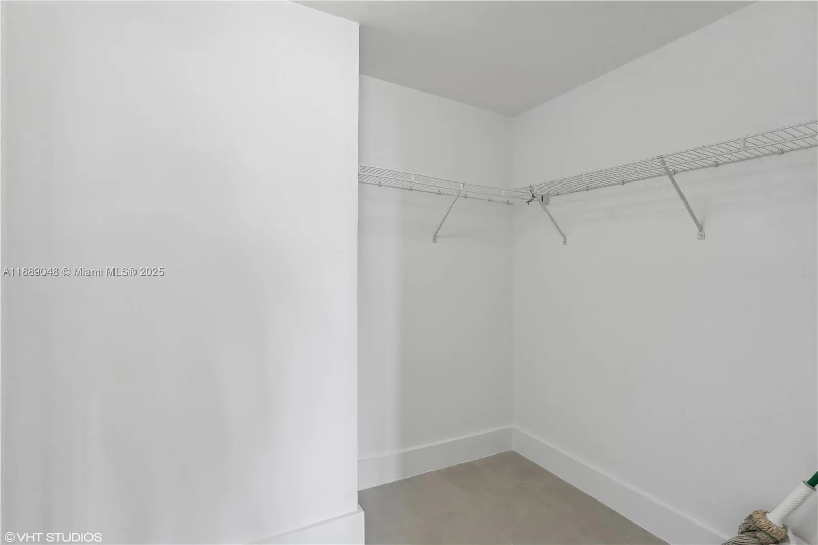 244 Biscayne Blvd, #3903