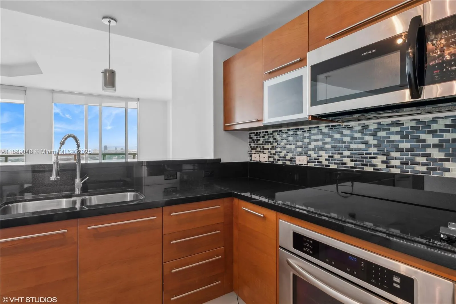244 Biscayne Blvd, #3903