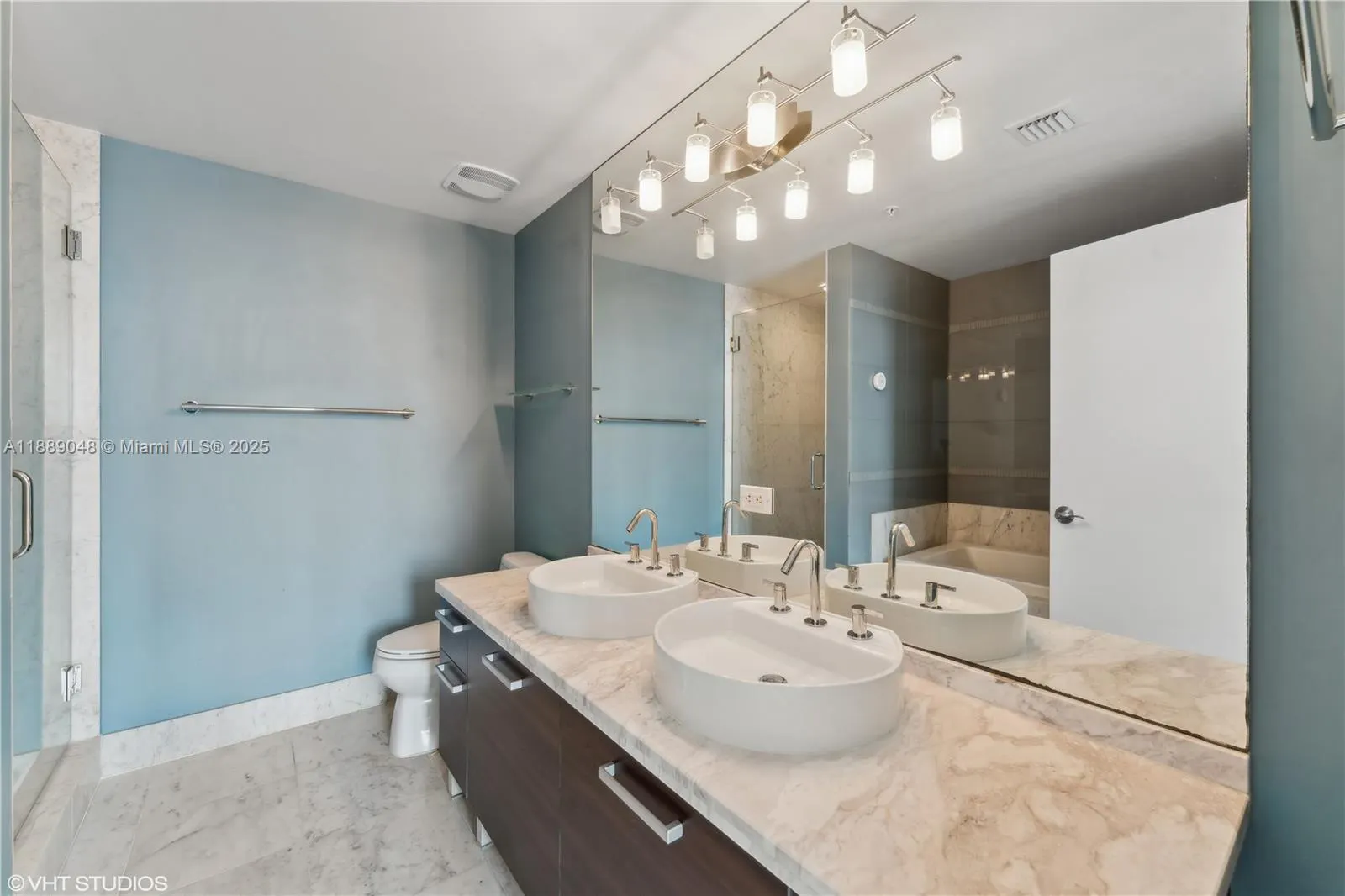 244 Biscayne Blvd, #3903