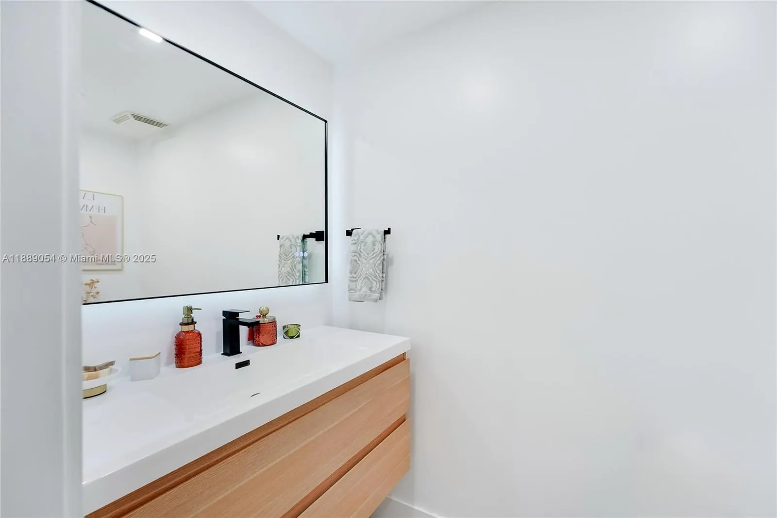 3339 Virginia St, #329