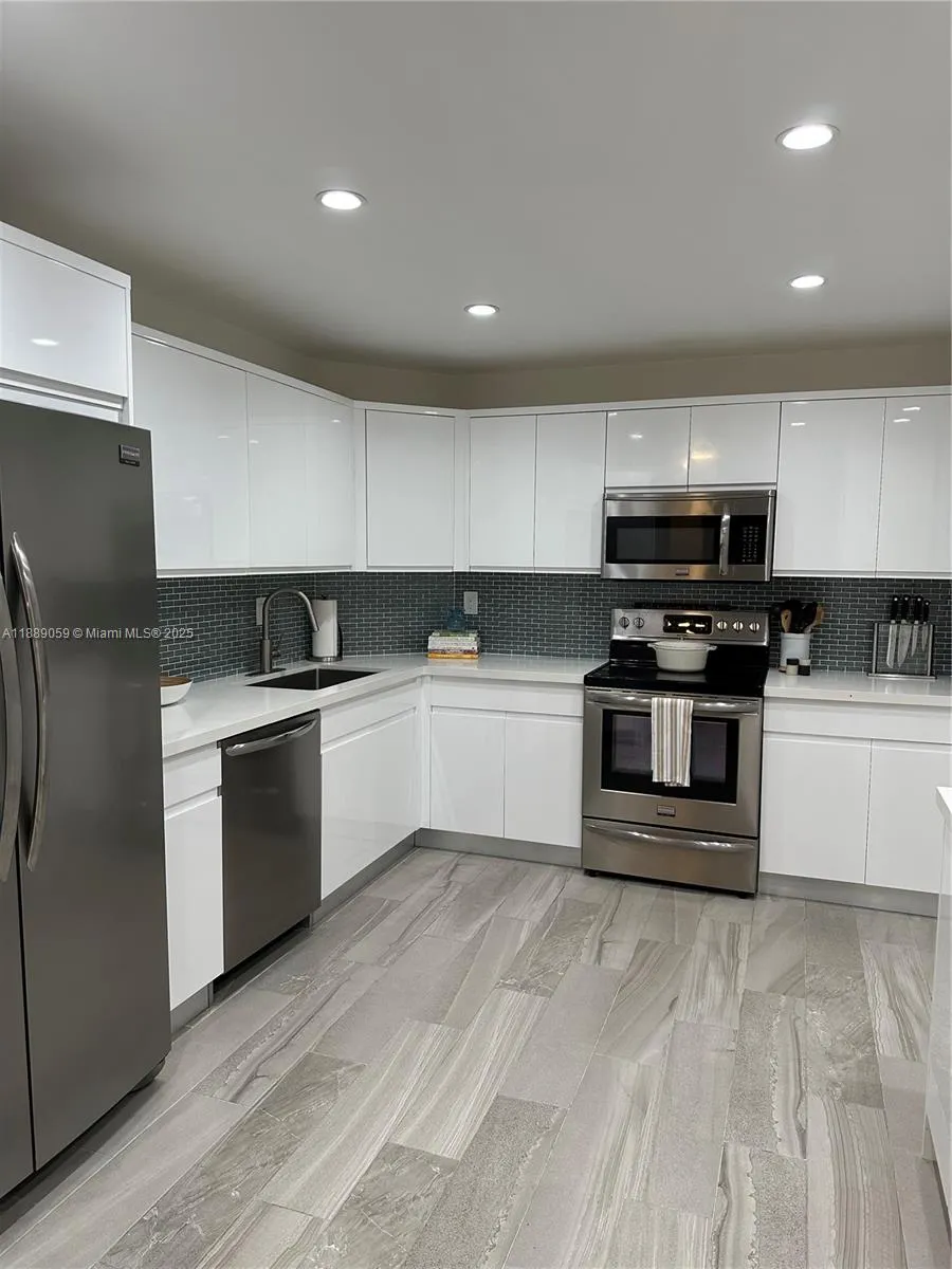 201 Crandon Blvd, #302
