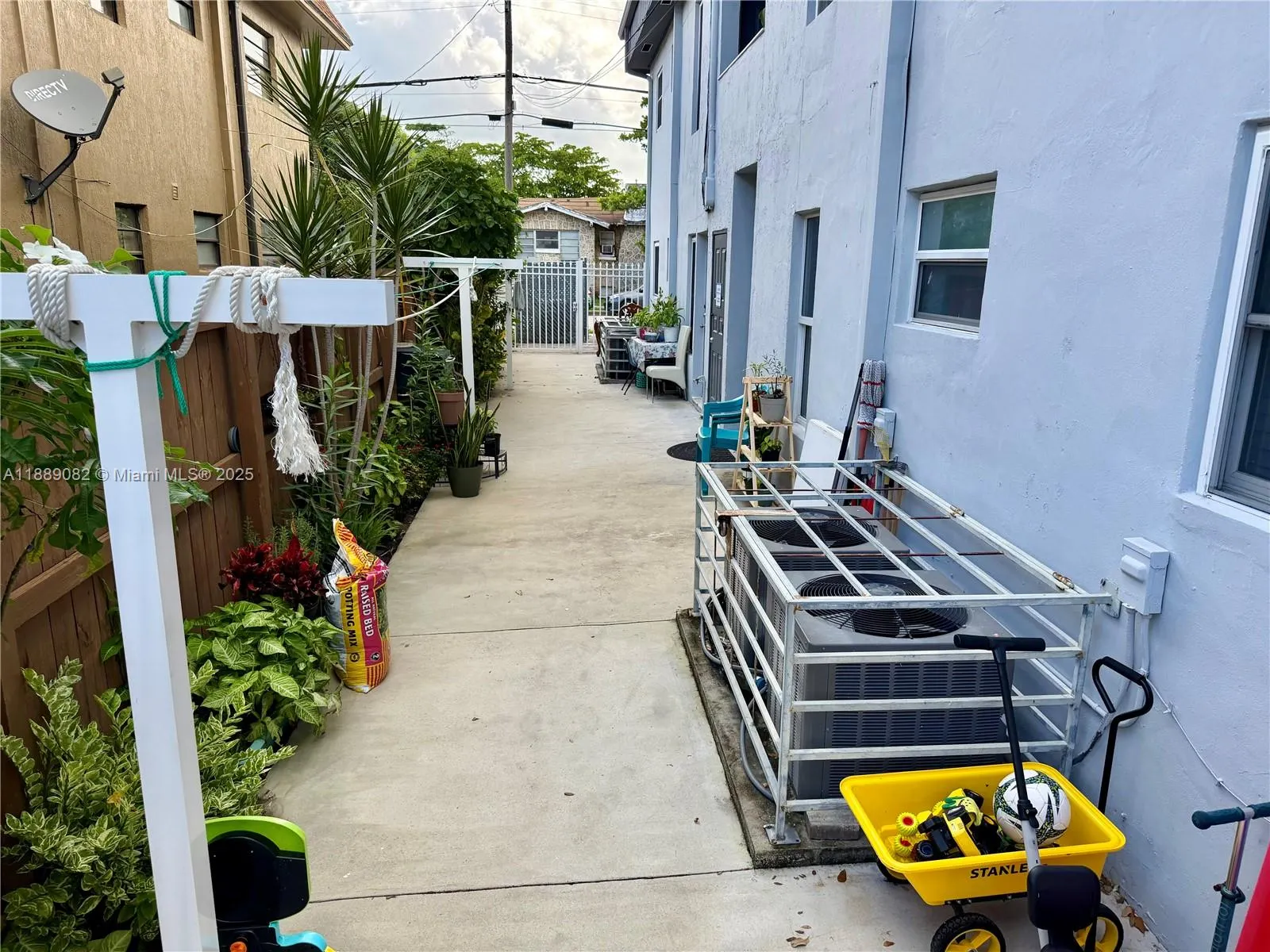 1305 NW 4th St, #4
