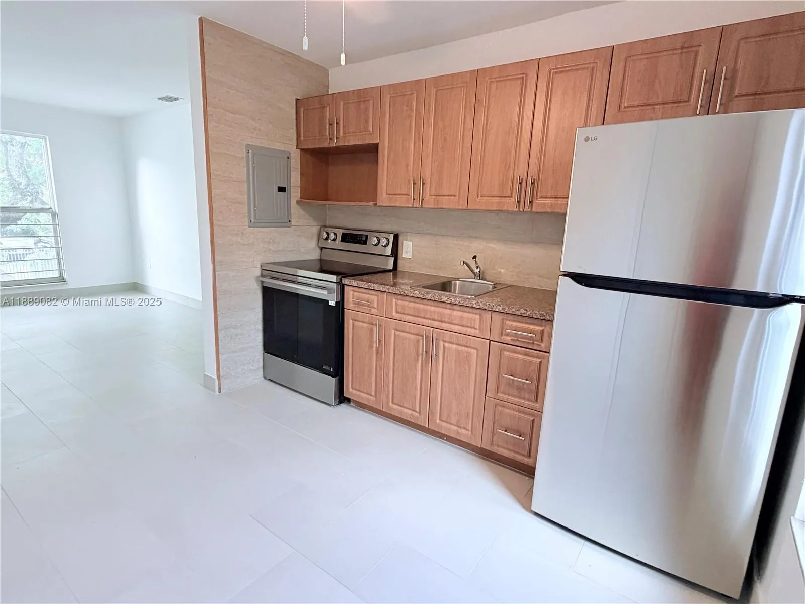 1305 NW 4th St, #4