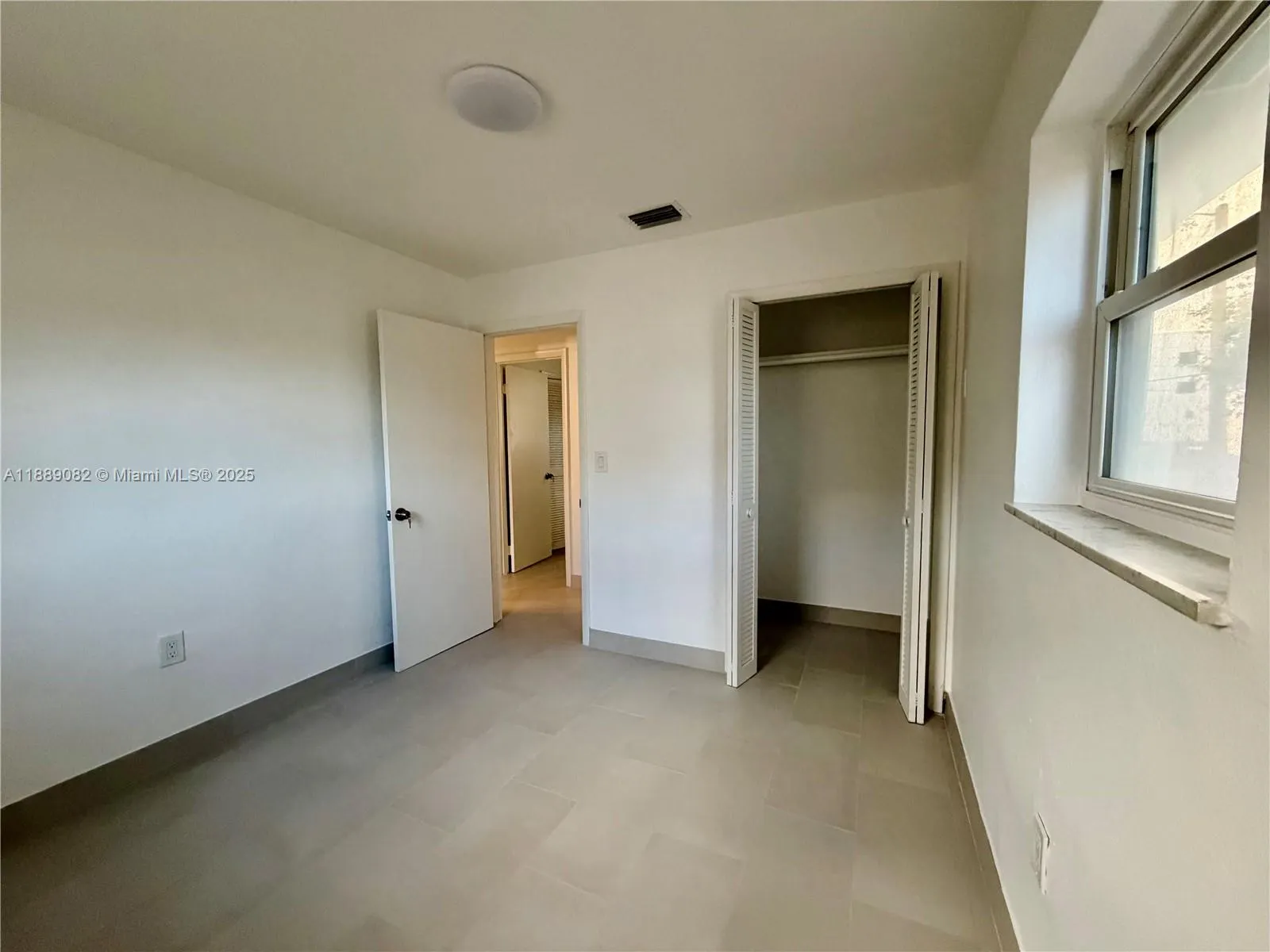 1305 NW 4th St, #4
