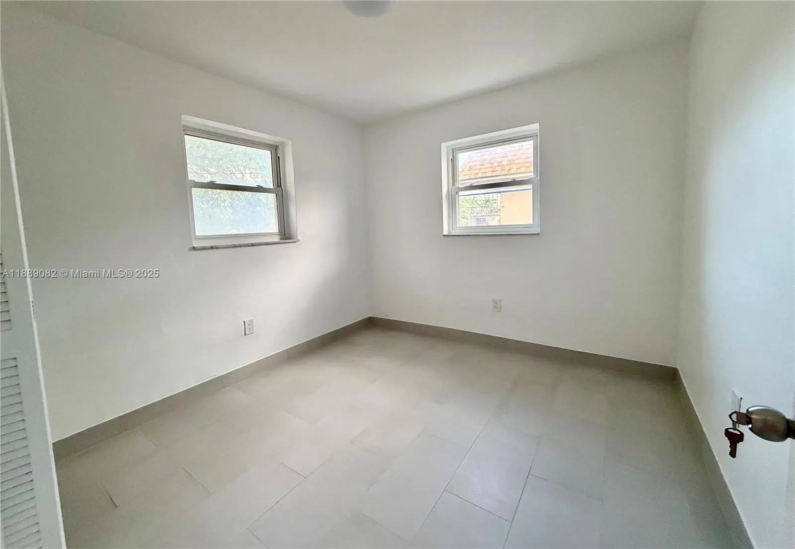 1305 NW 4th St, #4