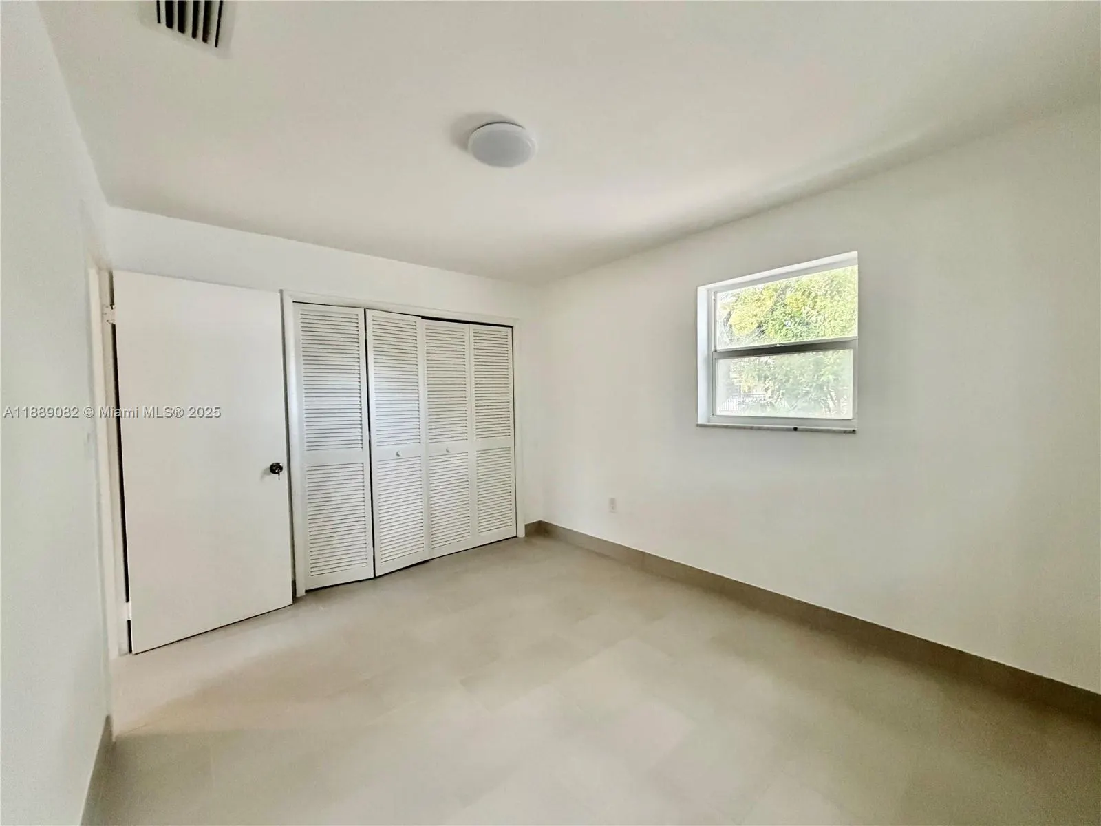1305 NW 4th St, #4