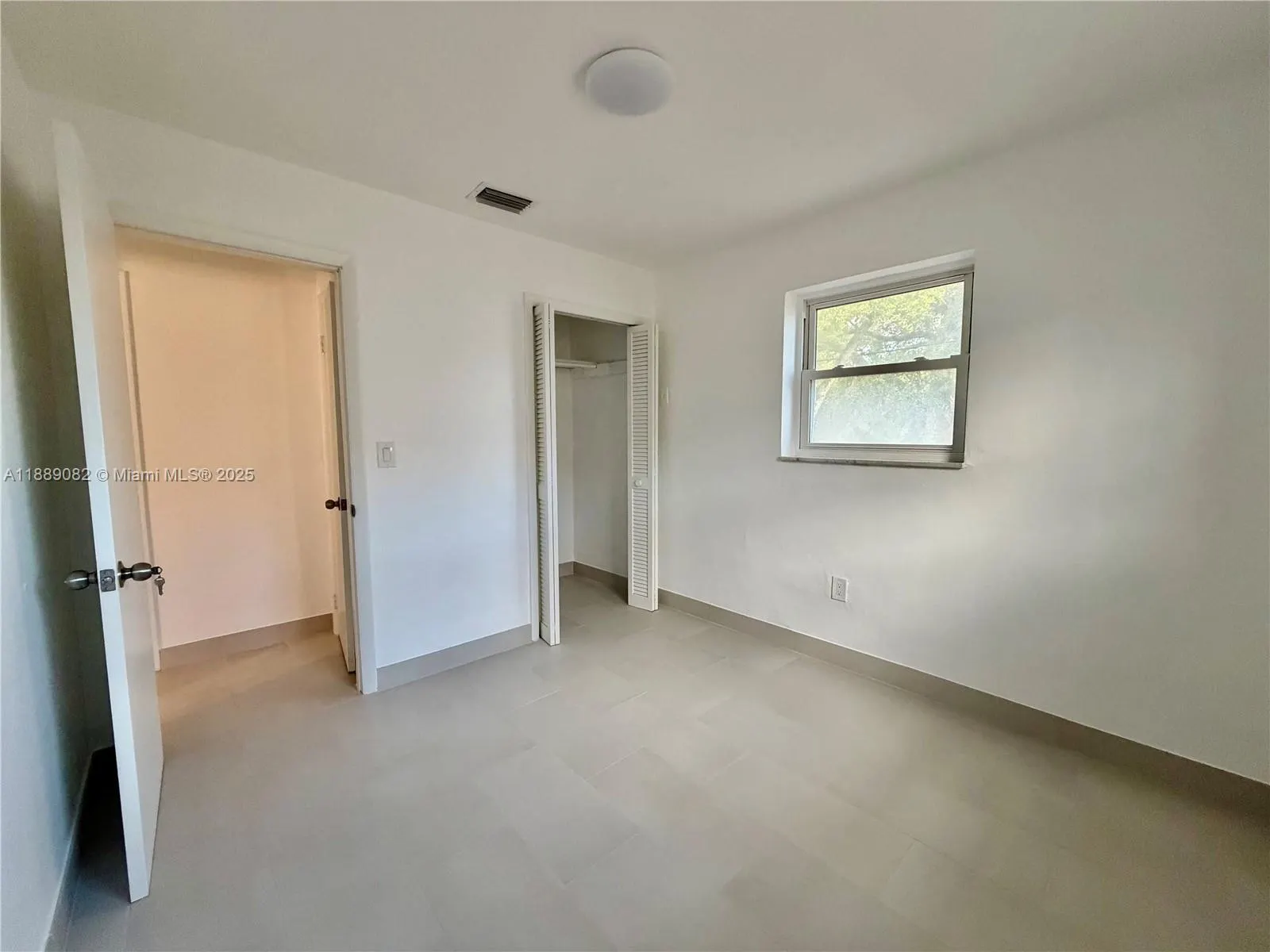 1305 NW 4th St, #4