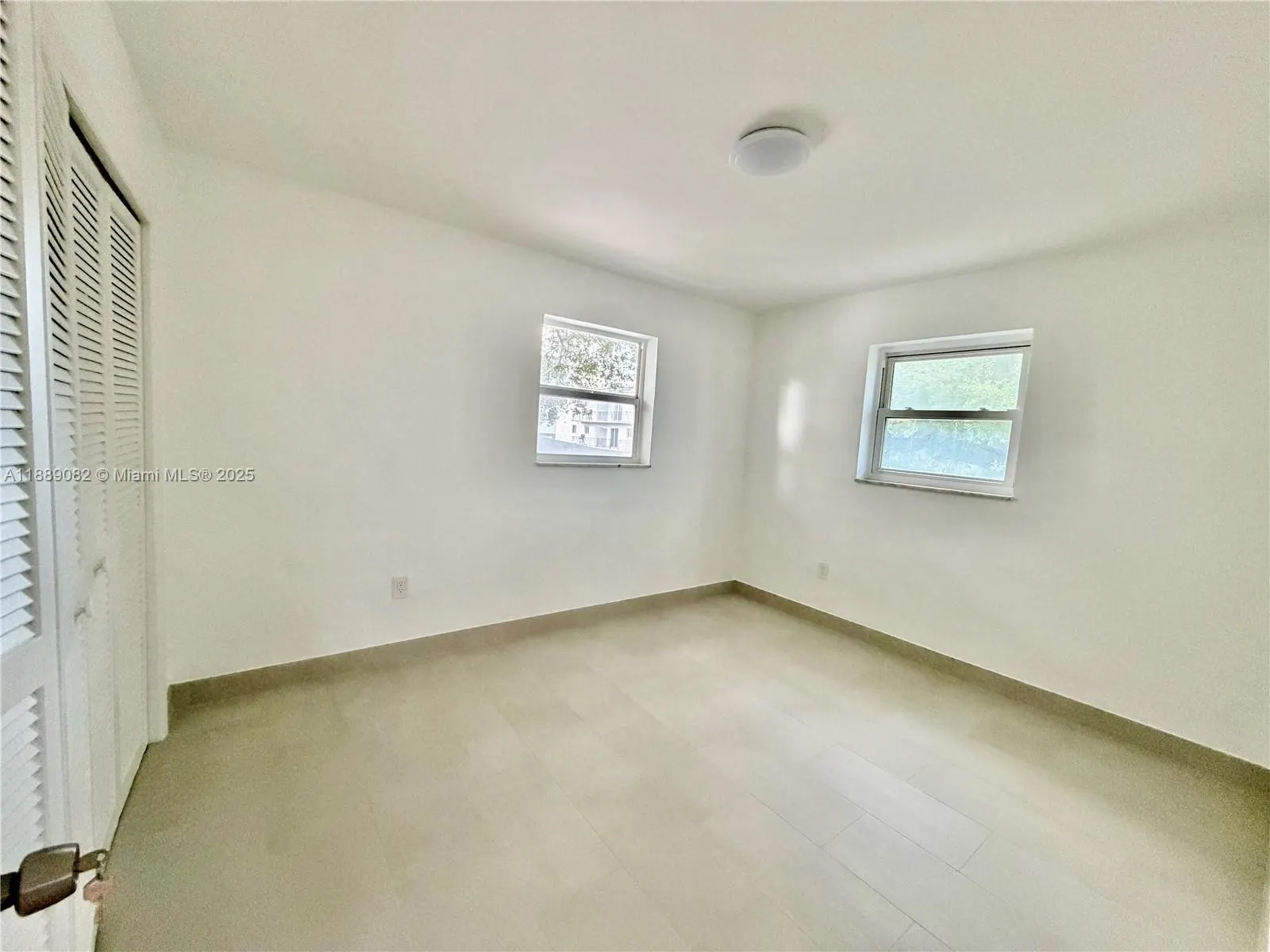 1305 NW 4th St, #4