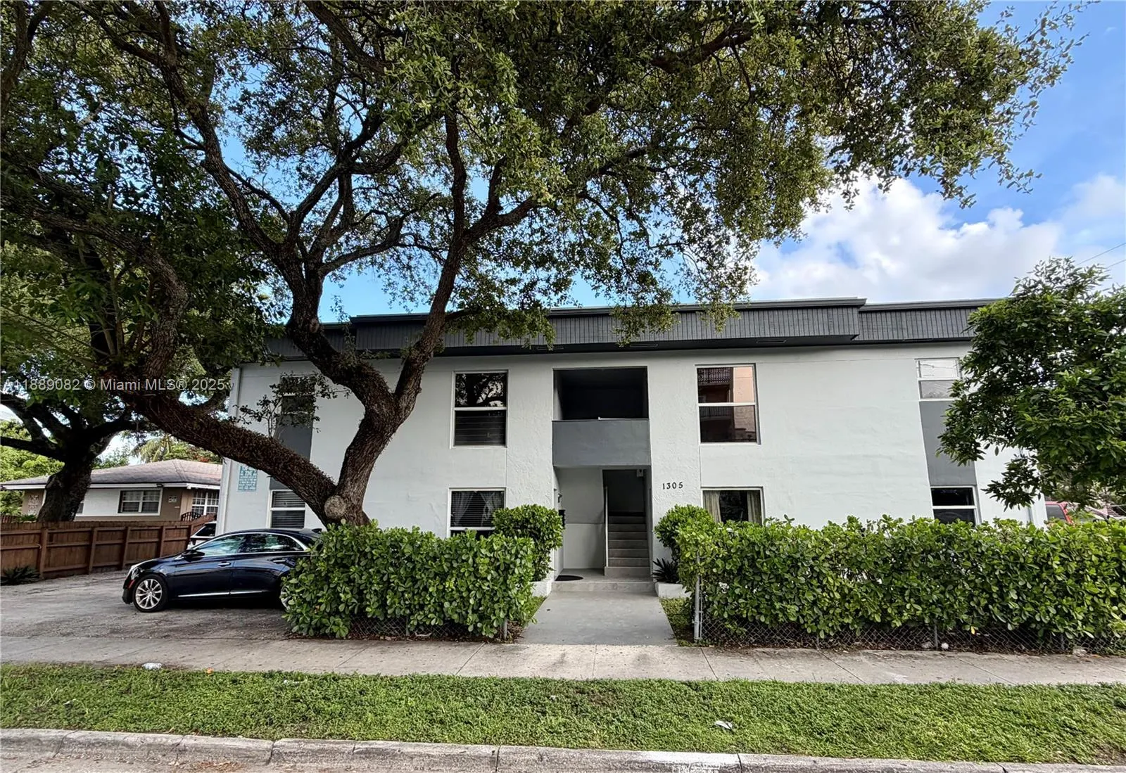 1305 NW 4th St, #4