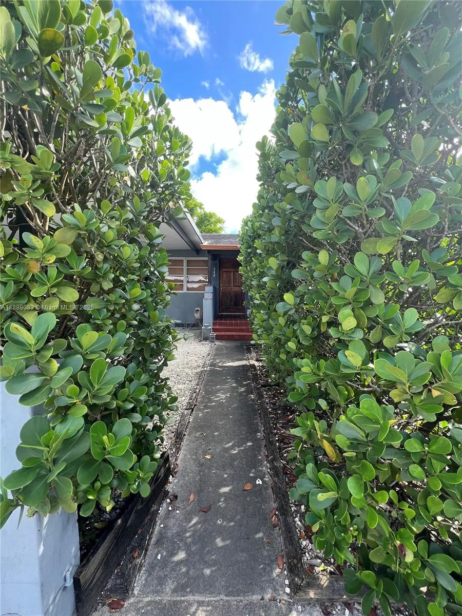 3160 SW 19th Ter
