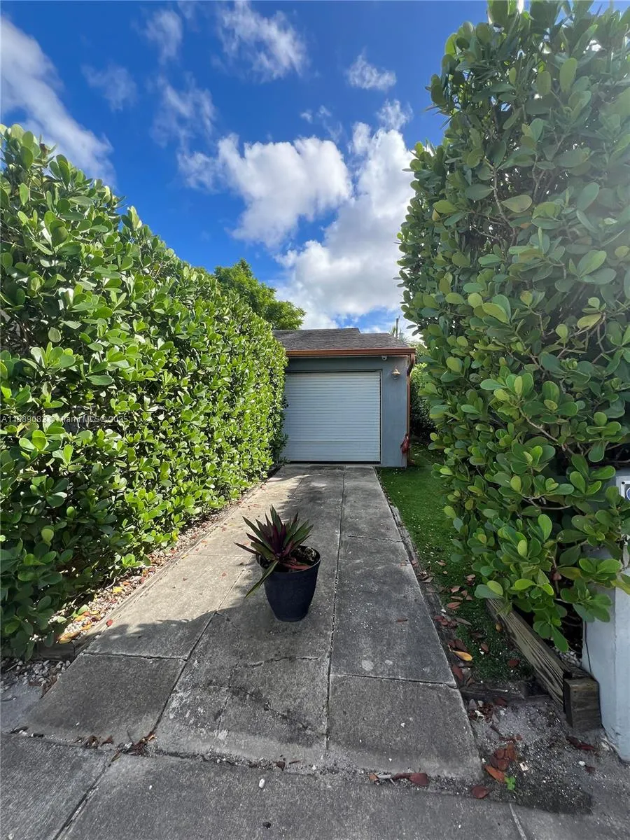 3160 SW 19th Ter