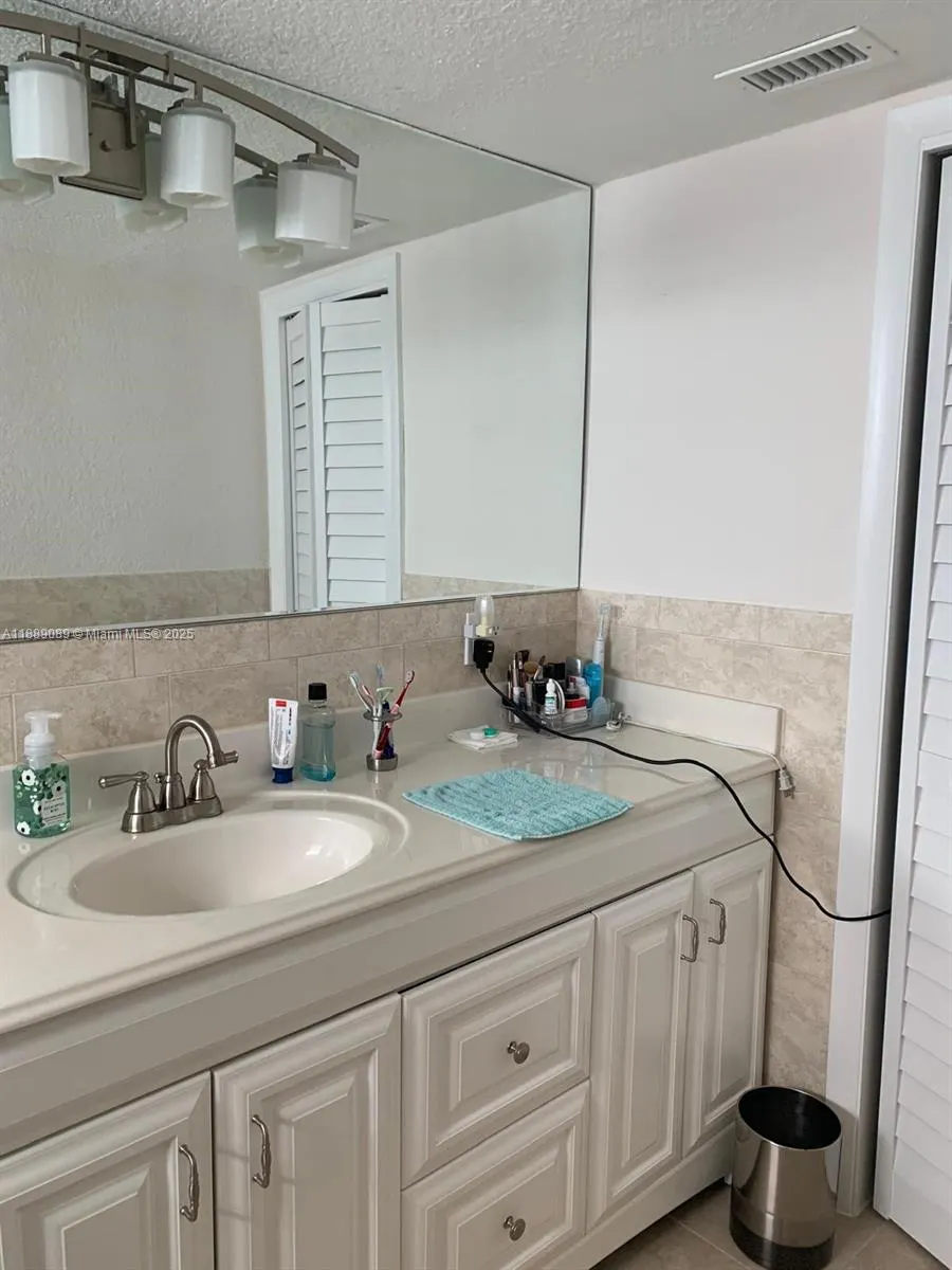 329 SE 3rd St, #305S