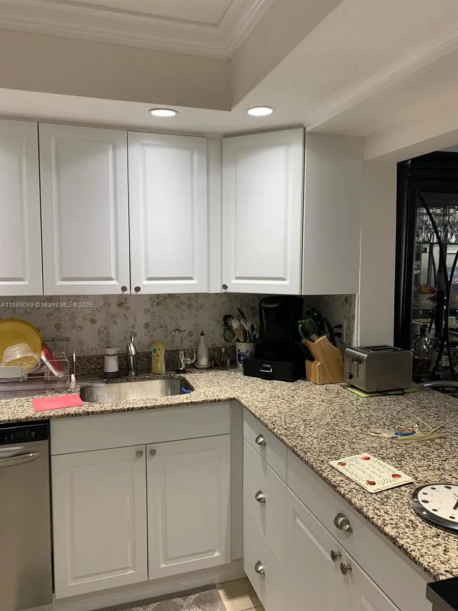 329 SE 3rd St, #305S