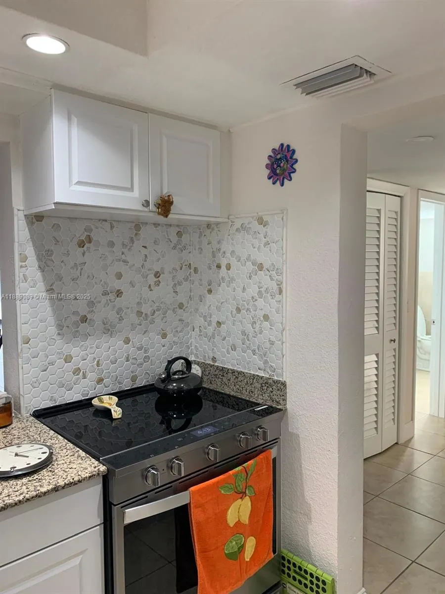 329 SE 3rd St, #305S