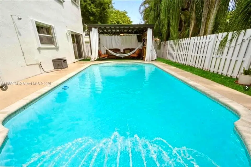 620 Royal Palm Way