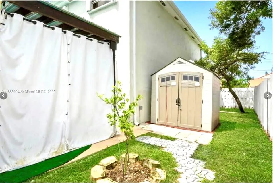 620 Royal Palm Way