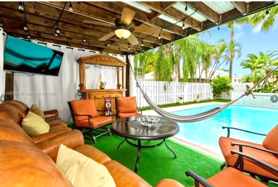 620 Royal Palm Way