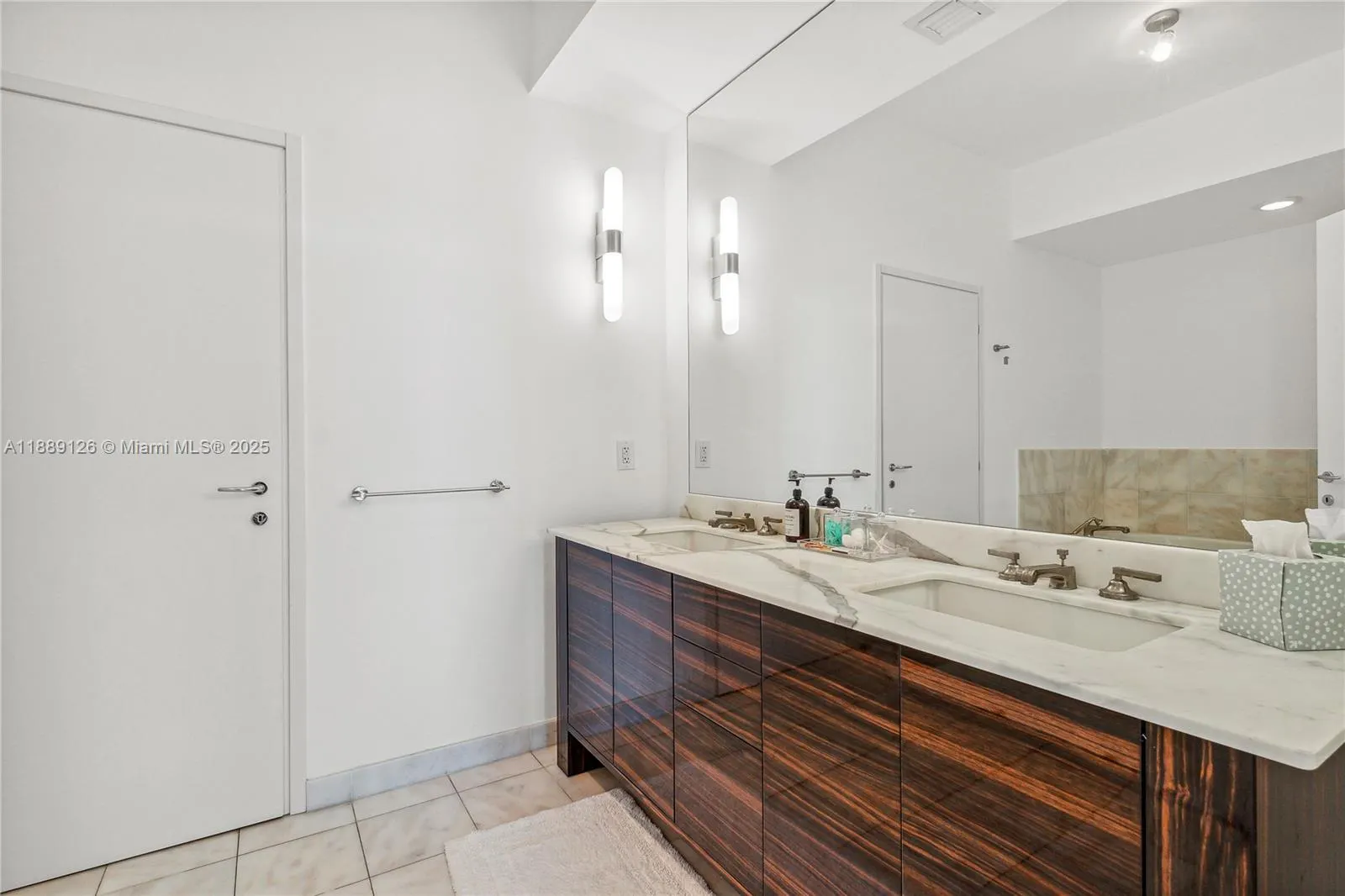 50 S Pointe Dr, #805