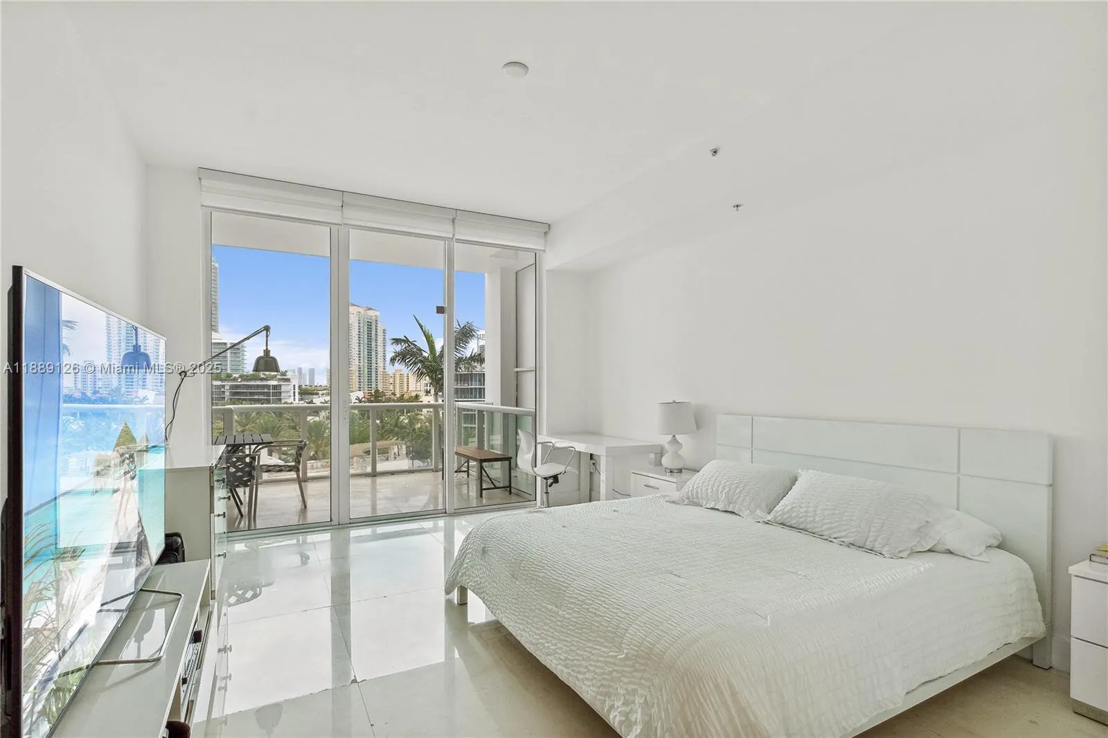 50 S Pointe Dr, #805