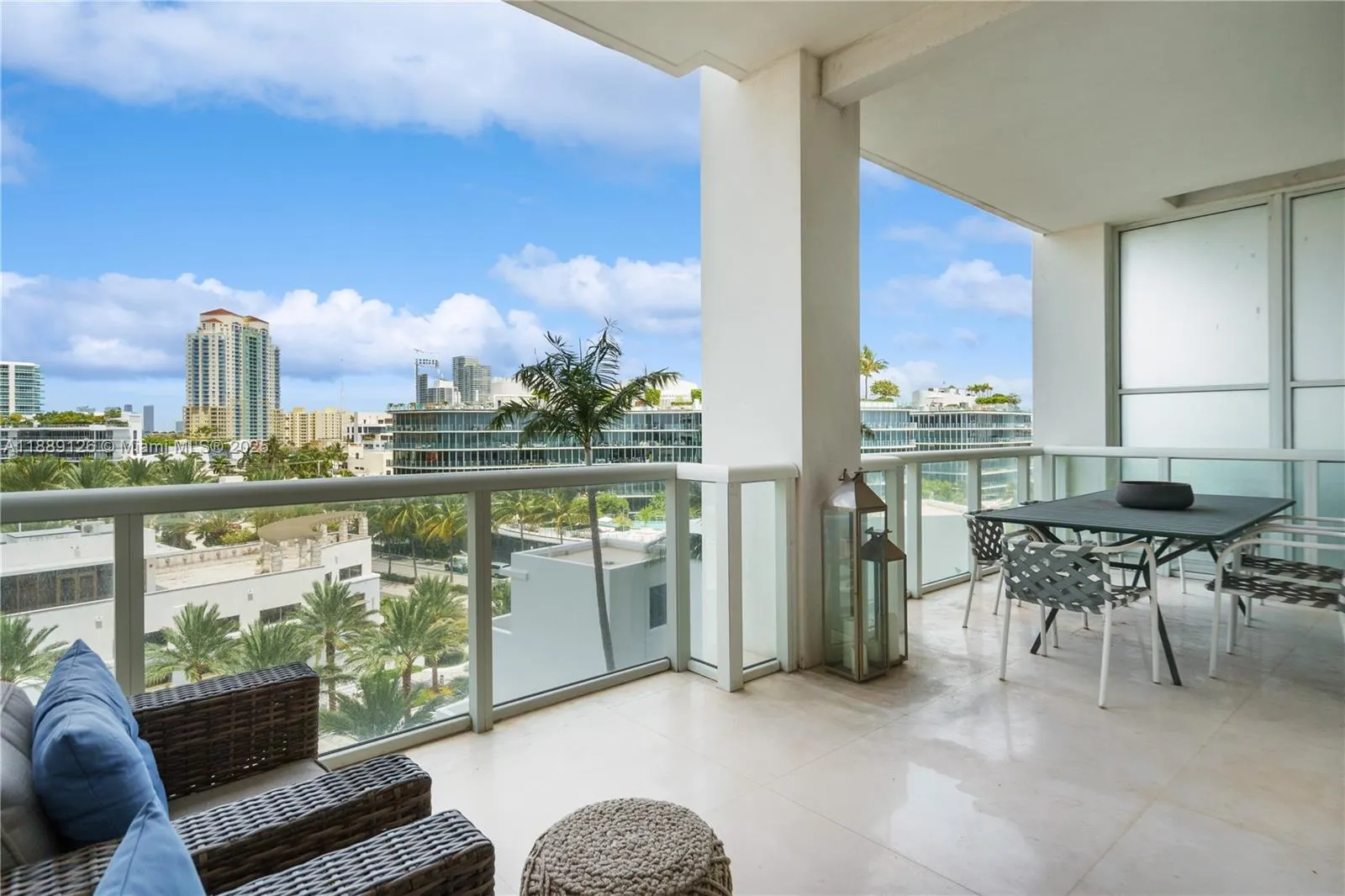 50 S Pointe Dr, #805