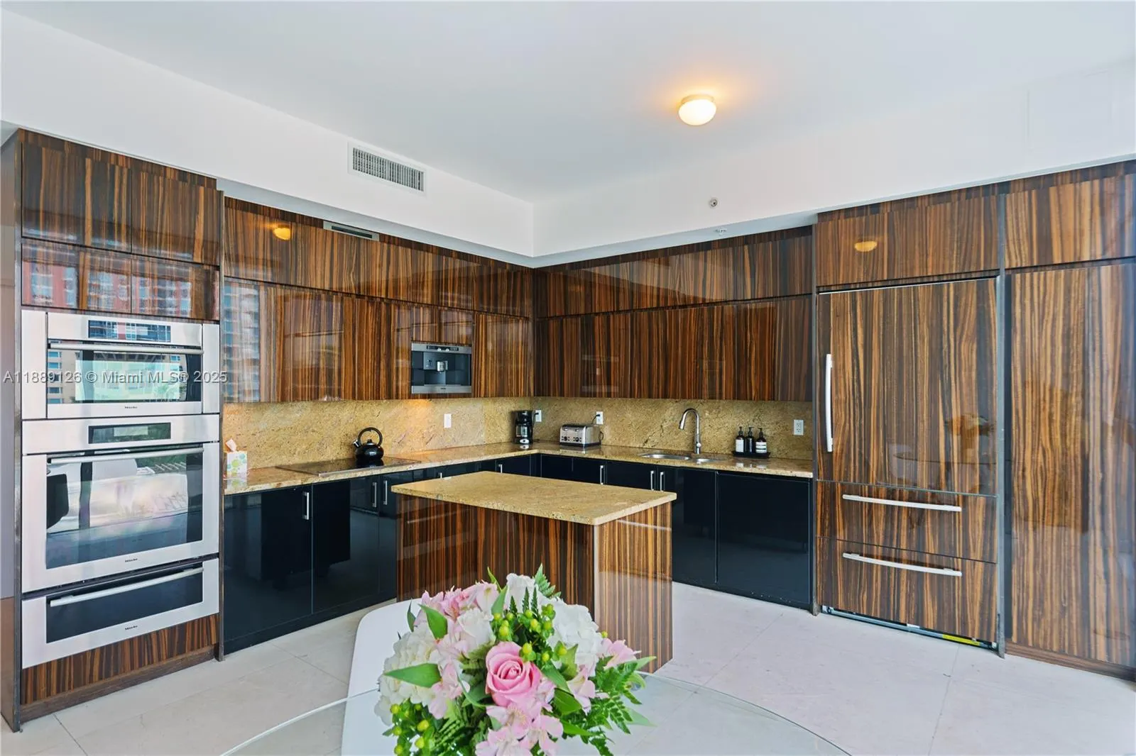 50 S Pointe Dr, #805