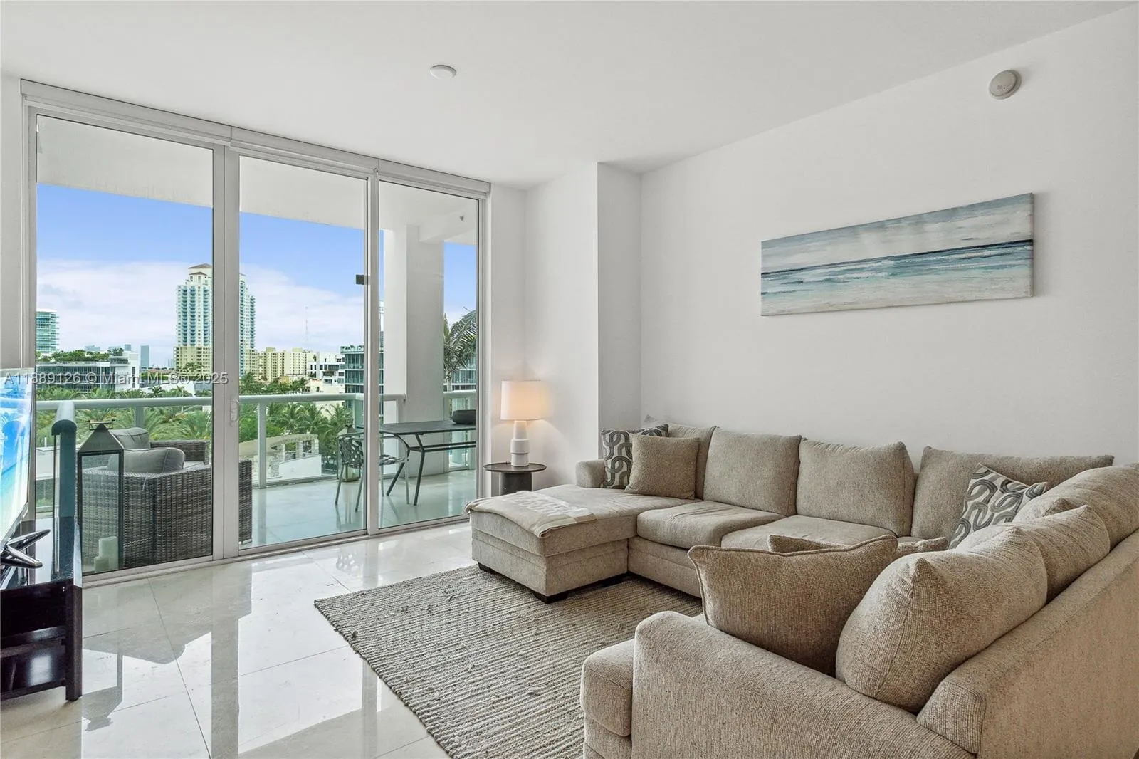 50 S Pointe Dr, #805